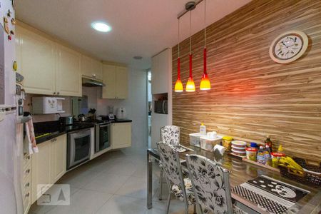 Apartamento à venda com 170m², 4 quartos e 2 vagasCozinha
