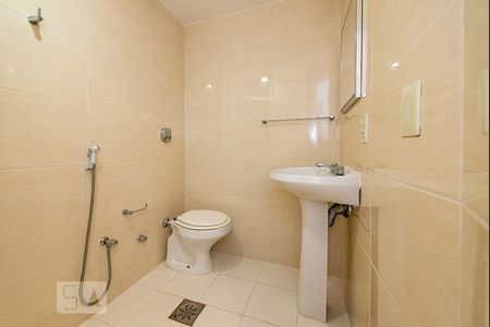 Apartamento à venda com 74m², 2 quartos e 1 vagaBanheiro Social