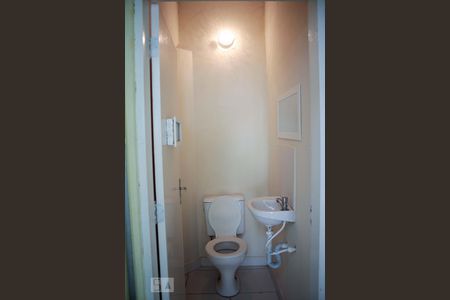 Banheiro de Serviço de casa à venda com 2 quartos, 120m² em Vila Gomes Cardim, São Paulo