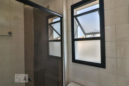 Banheiro de kitnet/studio para alugar com 1 quarto, 48m² em Bela Vista, São Paulo