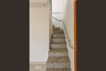 Apartamento à venda com 160m², 4 quartos e 3 vagasEscada