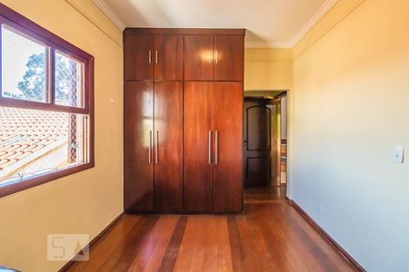 Casa de condomínio para alugar com 390m², 4 quartos e 4 vagasSuíte 2