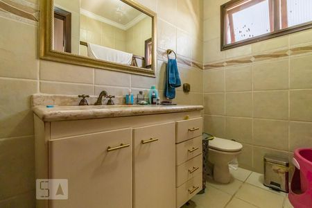 Casa de condomínio para alugar com 390m², 4 quartos e 4 vagasBanheiro Social