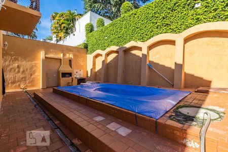 Casa de condomínio para alugar com 390m², 4 quartos e 4 vagasQuintal