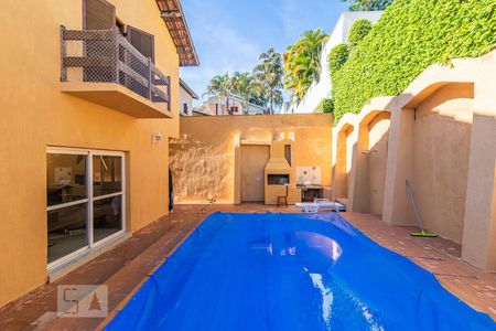 Casa de condomínio para alugar com 390m², 4 quartos e 4 vagasQuintal