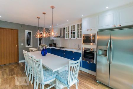 Casa à venda com 197m², 3 quartos e 2 vagas Casa à venda com 197m², 3 quartos e 2 vagasCozinha