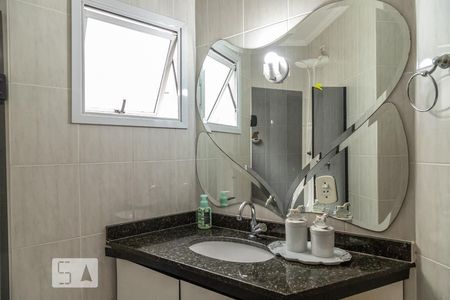 Casa à venda com 197m², 3 quartos e 2 vagas Casa à venda com 197m², 3 quartos e 2 vagasDetalhe banheiro