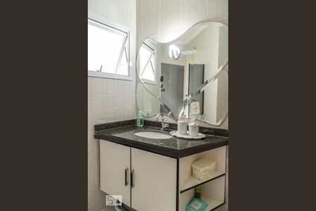 Casa à venda com 197m², 3 quartos e 2 vagas Casa à venda com 197m², 3 quartos e 2 vagasBanheiro