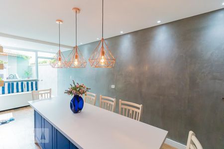 Casa à venda com 197m², 3 quartos e 2 vagas Casa à venda com 197m², 3 quartos e 2 vagasCozinha