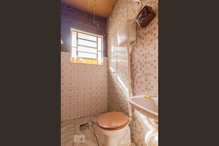 Banheiro de casa de condomínio à venda com 1 quarto, 40m² em São José, Porto Alegre
