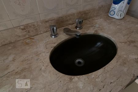 Casa à venda com 185m², 3 quartos e 2 vagasBanheiro da suíte 2