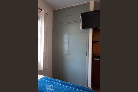 Casa à venda com 185m², 3 quartos e 2 vagasSuíte 2 - armário