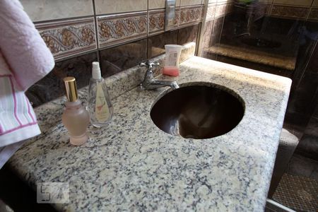 Casa à venda com 185m², 3 quartos e 2 vagasBanheiro da suíte 1