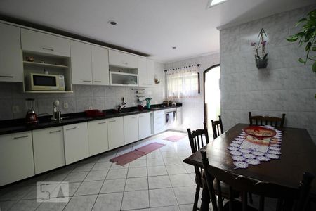 Casa à venda com 175m², 3 quartos e 2 vagasCozinha