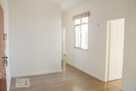 sala de apartamento para alugar com 2 quartos, 60m² em São Francisco Xavier, Rio de Janeiro