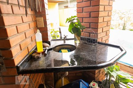 Casa à venda com 420m², 4 quartos e 3 vagasDetalhe