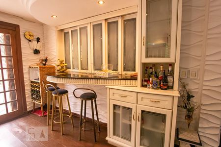 Detalhe de casa à venda com 4 quartos, 420m² em Partenon, Porto Alegre