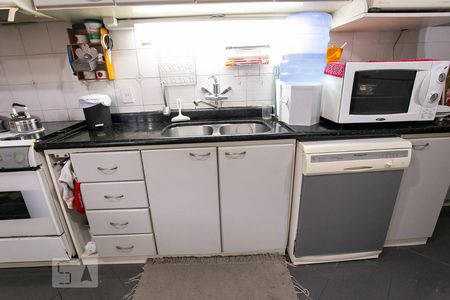 Casa à venda com 420m², 4 quartos e 3 vagasDetalhe