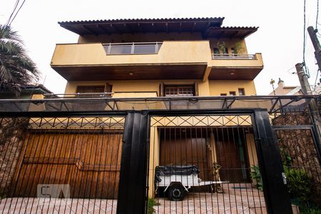 Casa à venda com 420m², 4 quartos e 3 vagasFachada
