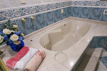 Casa à venda com 420m², 4 quartos e 3 vagasDetalhe