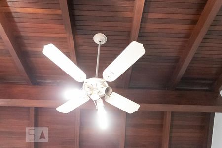 Casa à venda com 420m², 4 quartos e 3 vagasDetalhe