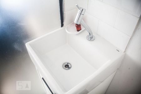 Detalhe do banheiro de kitnet/studio para alugar com 1 quarto, 10m² em Vila Buarque, São Paulo