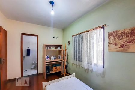 Casa à venda com 313m², 4 quartos e 6 vagasSuíte 2