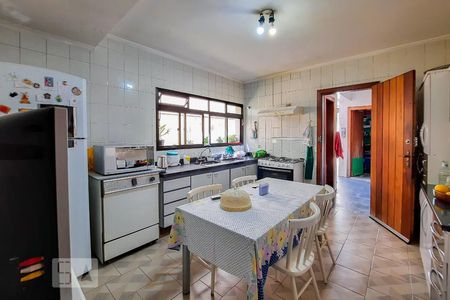 Casa à venda com 313m², 4 quartos e 6 vagasCozinha