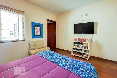 Casa à venda com 313m², 4 quartos e 6 vagasSuíte 3