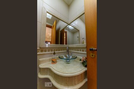 Apartamento à venda com 180m², 4 quartos e 4 vagas Apartamento à venda com 180m², 4 quartos e 4 vagasLavabo