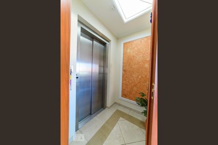 Apartamento à venda com 180m², 4 quartos e 4 vagas Apartamento à venda com 180m², 4 quartos e 4 vagasHall de Entrada