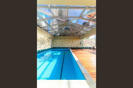 Apartamento à venda com 180m², 4 quartos e 4 vagas Apartamento à venda com 180m², 4 quartos e 4 vagasÁrea comum - Piscina