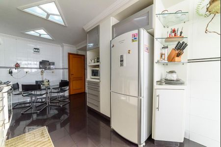 Apartamento à venda com 180m², 4 quartos e 4 vagas Apartamento à venda com 180m², 4 quartos e 4 vagasCozinha