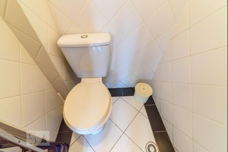 Apartamento à venda com 180m², 4 quartos e 4 vagas Apartamento à venda com 180m², 4 quartos e 4 vagasBanheiro de Serviço