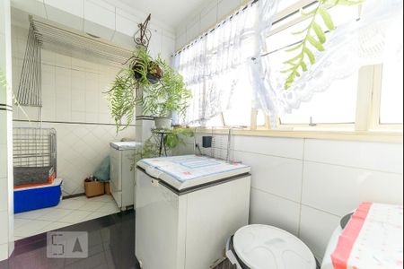 Apartamento à venda com 180m², 4 quartos e 4 vagas Apartamento à venda com 180m², 4 quartos e 4 vagasÁrea de Serviço