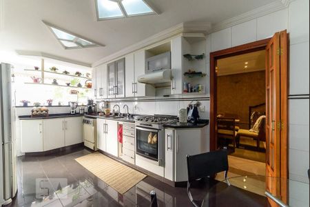 Apartamento à venda com 180m², 4 quartos e 4 vagas Apartamento à venda com 180m², 4 quartos e 4 vagasCozinha