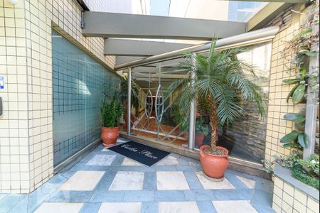 Apartamento à venda com 180m², 4 quartos e 4 vagas Apartamento à venda com 180m², 4 quartos e 4 vagasHall social