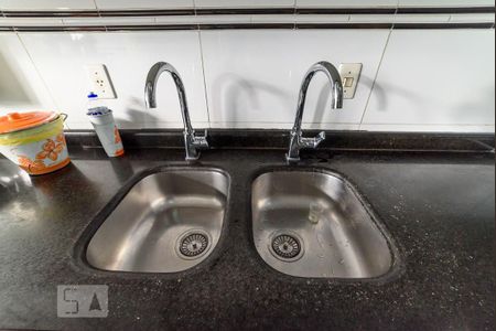 Apartamento à venda com 180m², 4 quartos e 4 vagas Apartamento à venda com 180m², 4 quartos e 4 vagasCozinha - Pia