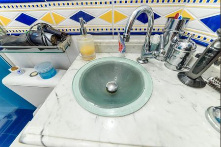 Apartamento à venda com 180m², 4 quartos e 4 vagas Apartamento à venda com 180m², 4 quartos e 4 vagasBanheiro da Suíte 2