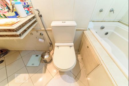 Apartamento à venda com 180m², 4 quartos e 4 vagas Apartamento à venda com 180m², 4 quartos e 4 vagasBanheiro da Suíte 3