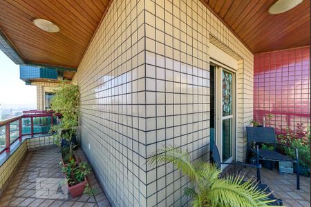 Apartamento à venda com 180m², 4 quartos e 4 vagas Apartamento à venda com 180m², 4 quartos e 4 vagasVaranda da Suíte 2