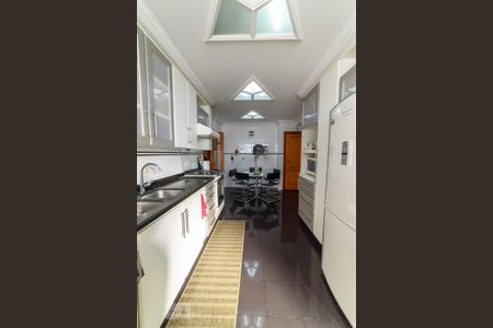 Apartamento à venda com 180m², 4 quartos e 4 vagas Apartamento à venda com 180m², 4 quartos e 4 vagasCozinha