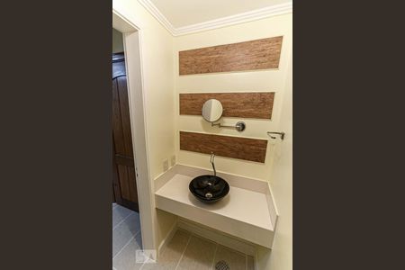 Lavabo de apartamento para alugar com 2 quartos, 64m² em Santana, Porto Alegre