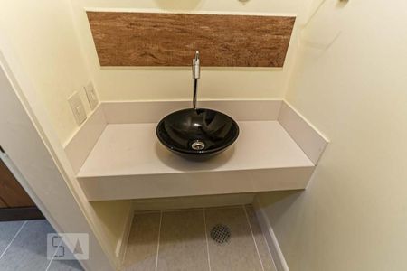 Lavabo de apartamento para alugar com 2 quartos, 64m² em Santana, Porto Alegre