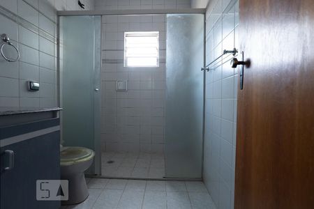 Banheiro de kitnet/studio para alugar com 1 quarto, 20m² em Vila Libanesa, São Paulo