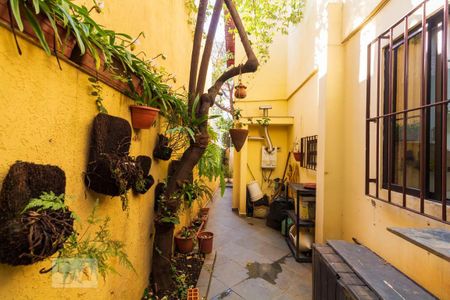 Casa à venda com 198m², 3 quartos e 2 vagasQuintal dos fundos