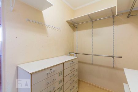 Casa à venda com 198m², 3 quartos e 2 vagasCloset do Quarto 3 - Suíte