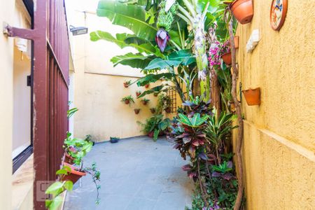 Casa à venda com 198m², 3 quartos e 2 vagasQuintal dos fundos