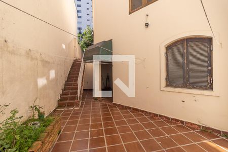 Casa para alugar com 150m², 3 quartos e 2 vagas Casa para alugar com 150m², 3 quartos e 2 vagasQuintal - área de serviço