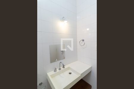 Casa para alugar com 150m², 3 quartos e 2 vagas Casa para alugar com 150m², 3 quartos e 2 vagasBanheiro social